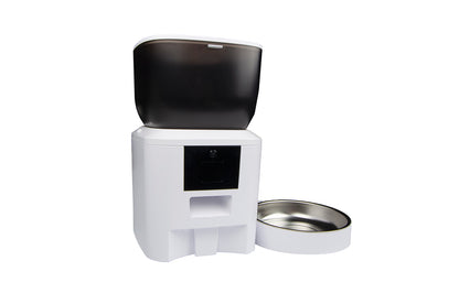 Dispenser intelligente per cibo animali bianco con ciotola in acciaio rimovibile per casa domotica